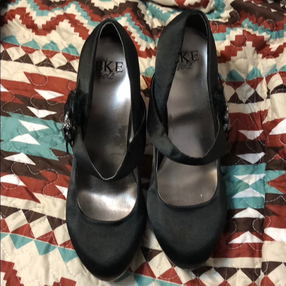 Like new BKE sole heels